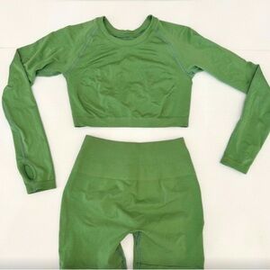 Alphalete Workout Set Amplify Scrunch 4” shorts and Stratus Crop Top